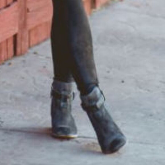 Roan Uma Hand Finished Full Grain Leather Belted Cowboy Heel Booties. 8.5 - Picture 10 of 12